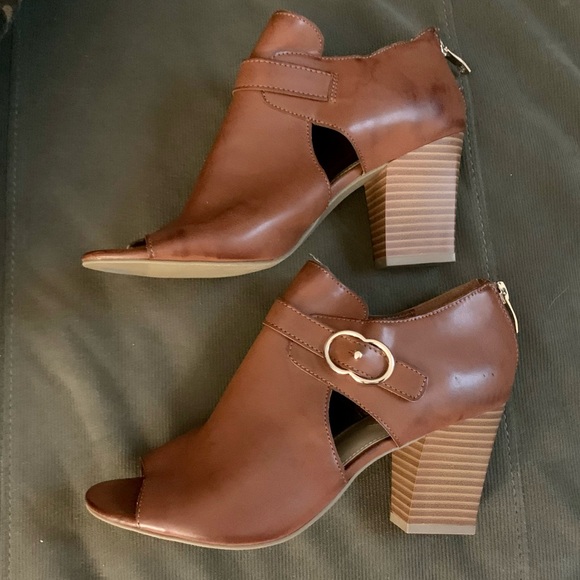 LIZ CLAIBORNE Refined Comfort Tan SHOES Sandals 8 Chunky Heel, Vegan Leather - Picture 1 of 8